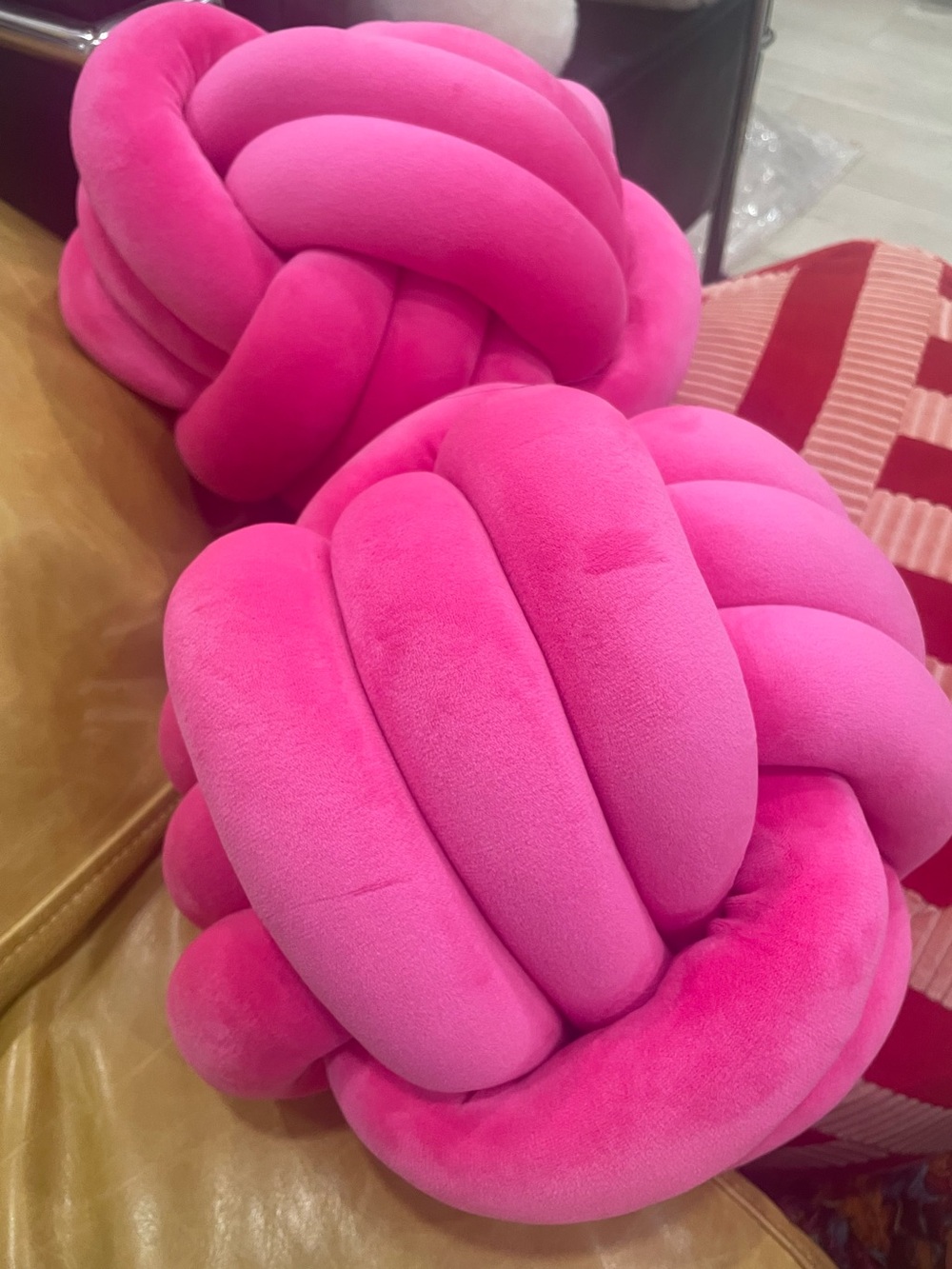 Hot Pink Knot Pillow - set - Picture 2 of 3